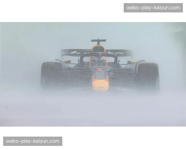 F1澳大利亚大奖赛：维斯塔潘雨战中取胜，法拉利双车登台